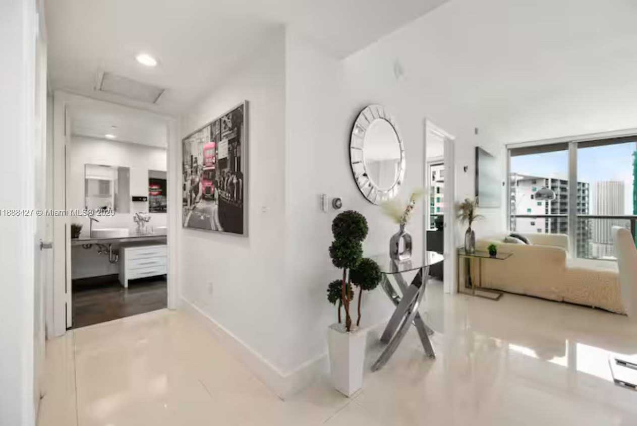 Small Image of 485 BRICKELL AVE #3707, Miami Number 9