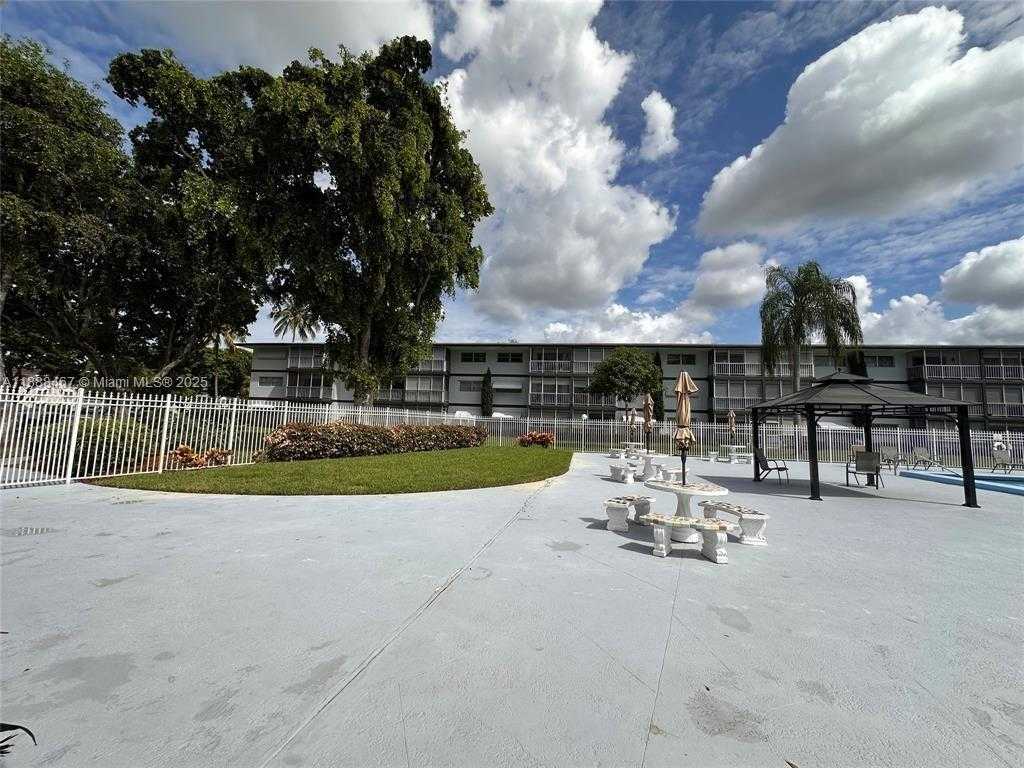 Small Image of 1200 HILLCREST CT #315, Hollywood Number 26