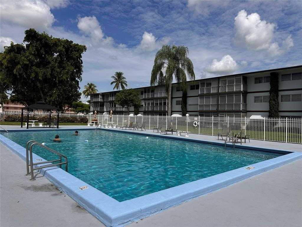 Small Image of 1200 HILLCREST CT #315, Hollywood Number 28