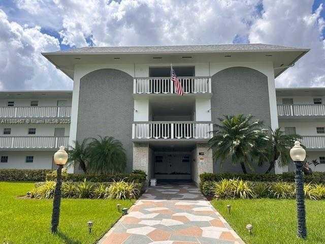 Small Image of 1200 HILLCREST CT #315, Hollywood Number 29