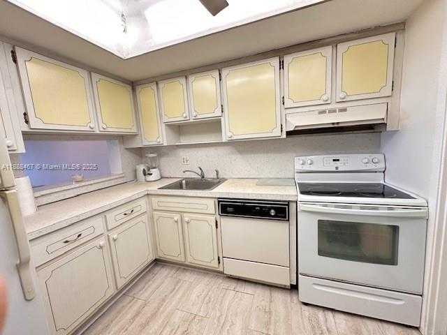Small Image of 1200 HILLCREST CT #315, Hollywood Number 8