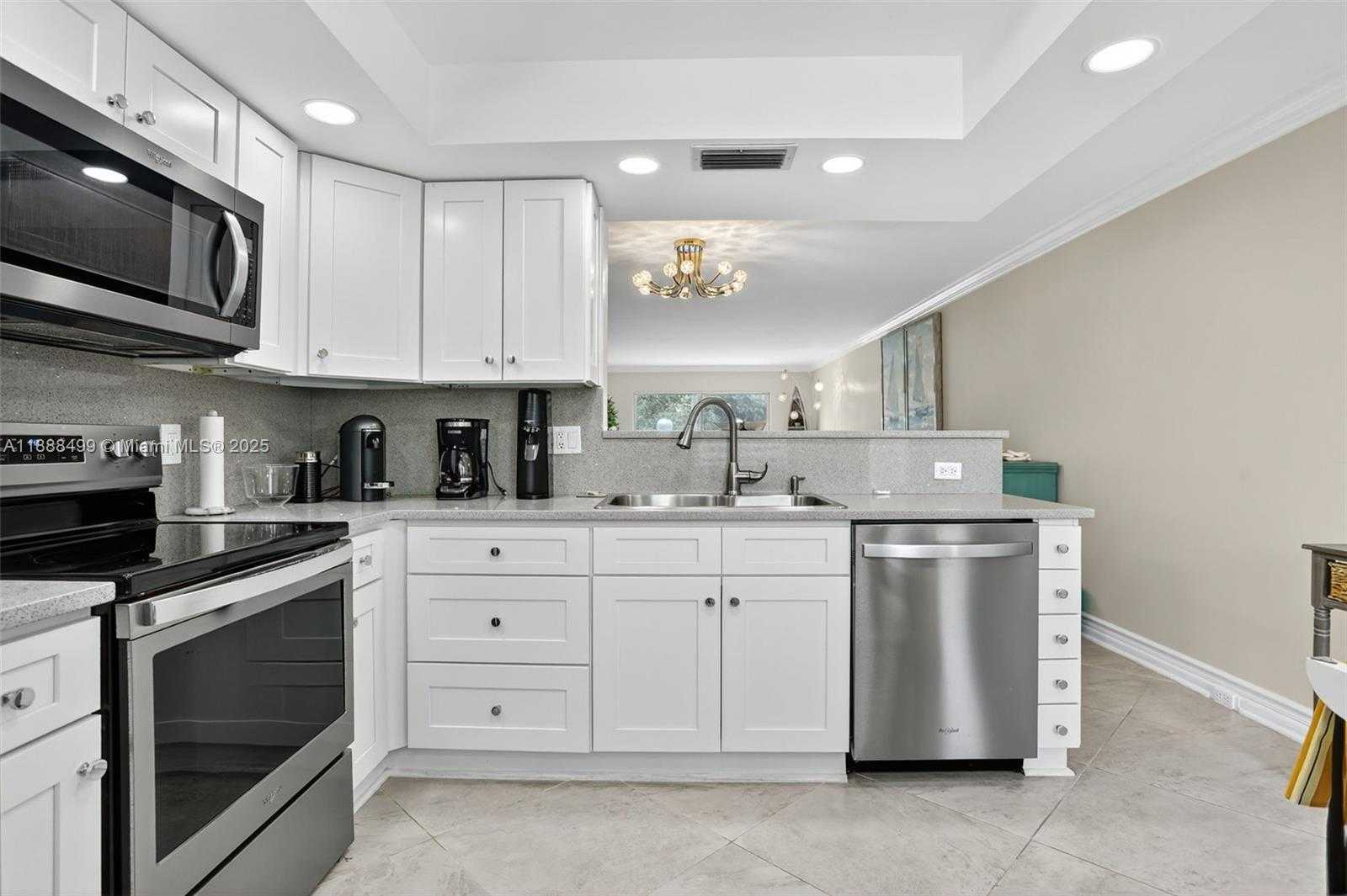 Small Image of 2301 LUCAYA LN #D3, Coconut Creek Number 1