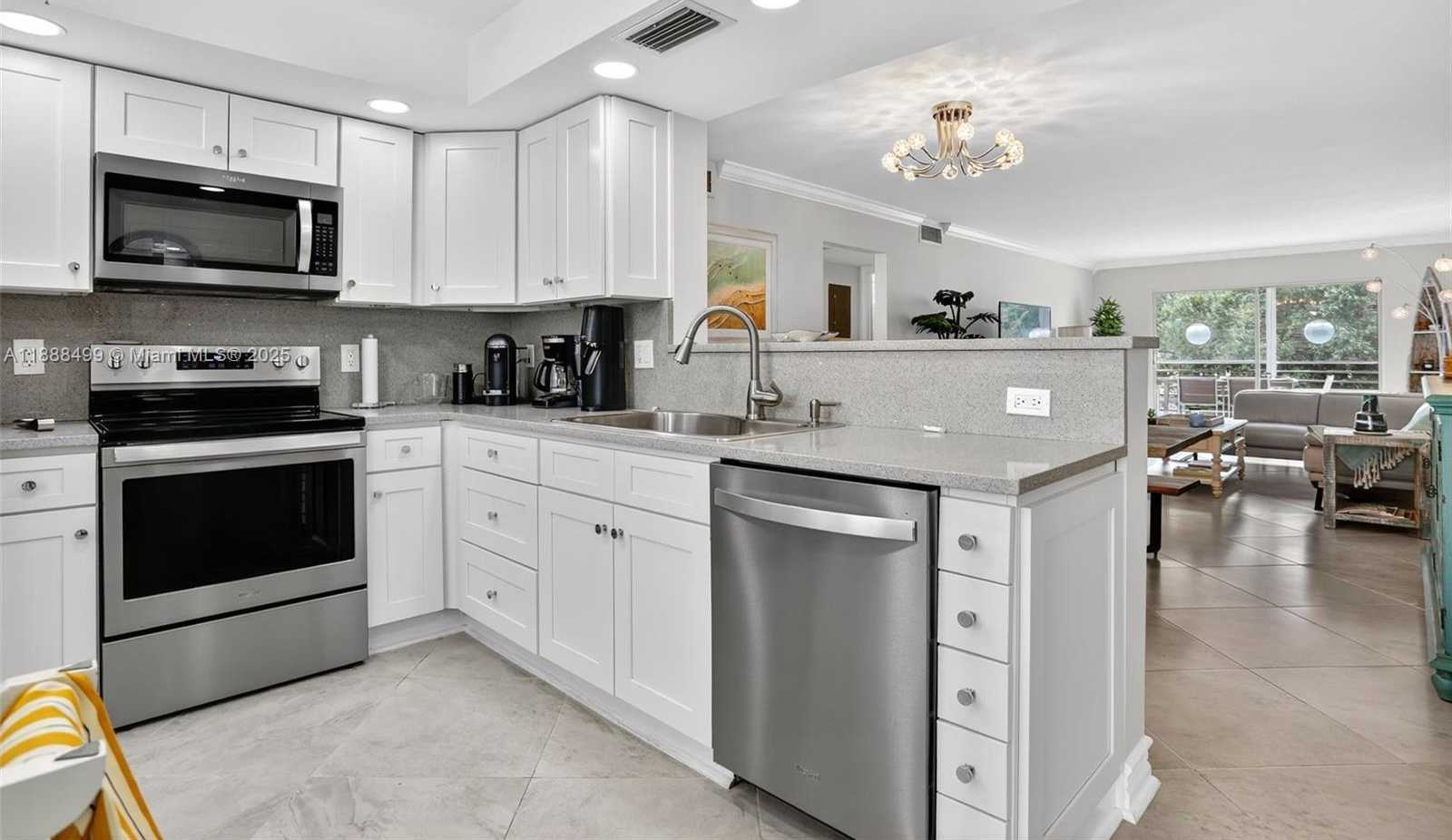 Small Image of 2301 LUCAYA LN #D3, Coconut Creek Number 2