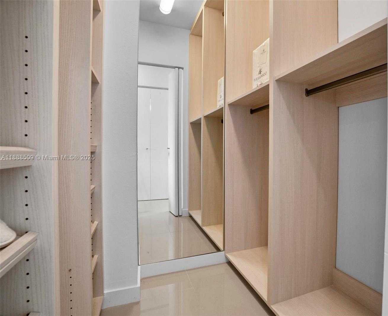 Small Image of 300 BAYVIEW DR #2108, Sunny Isles Beach Number 19