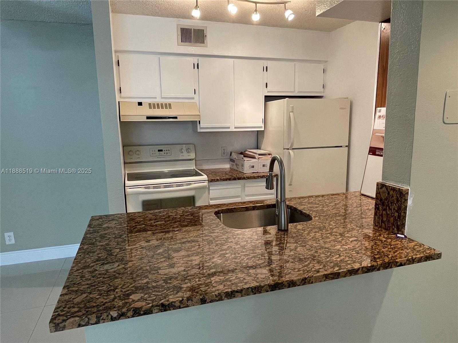 Small Image of 2826 SOUTH UNIVERSITY DR #3101, Davie Number 10