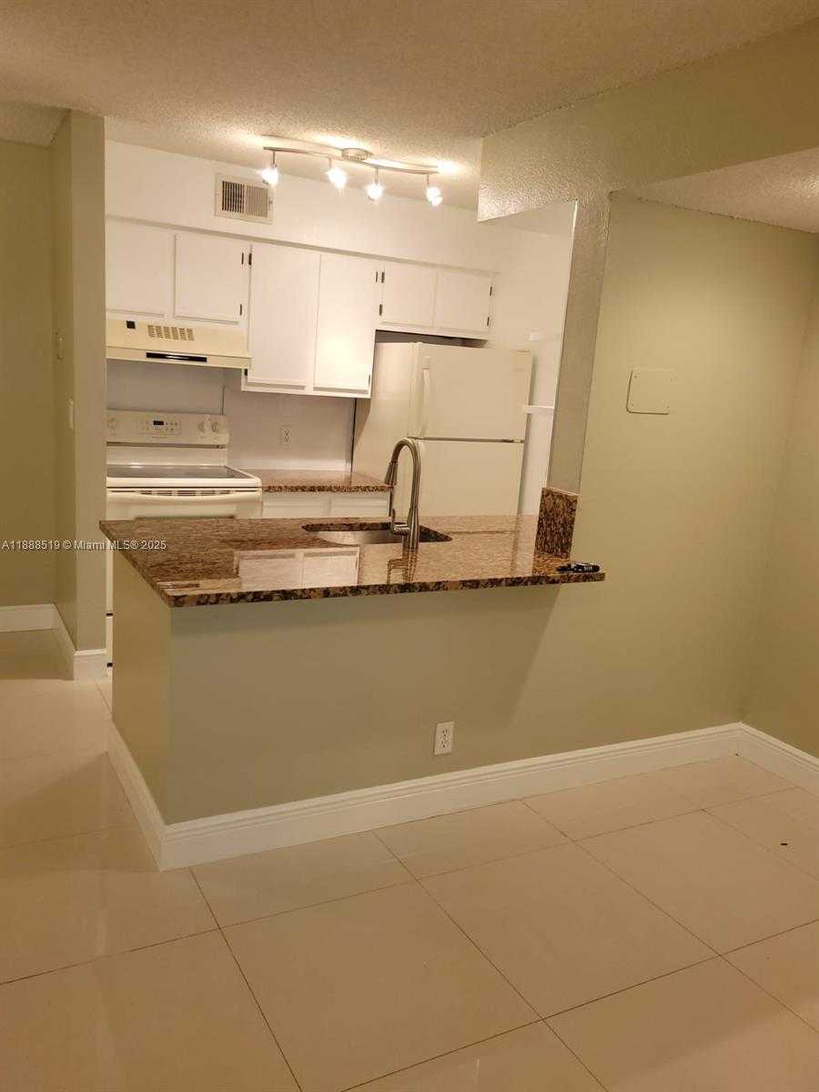 Small Image of 2826 SOUTH UNIVERSITY DR #3101, Davie Number 2