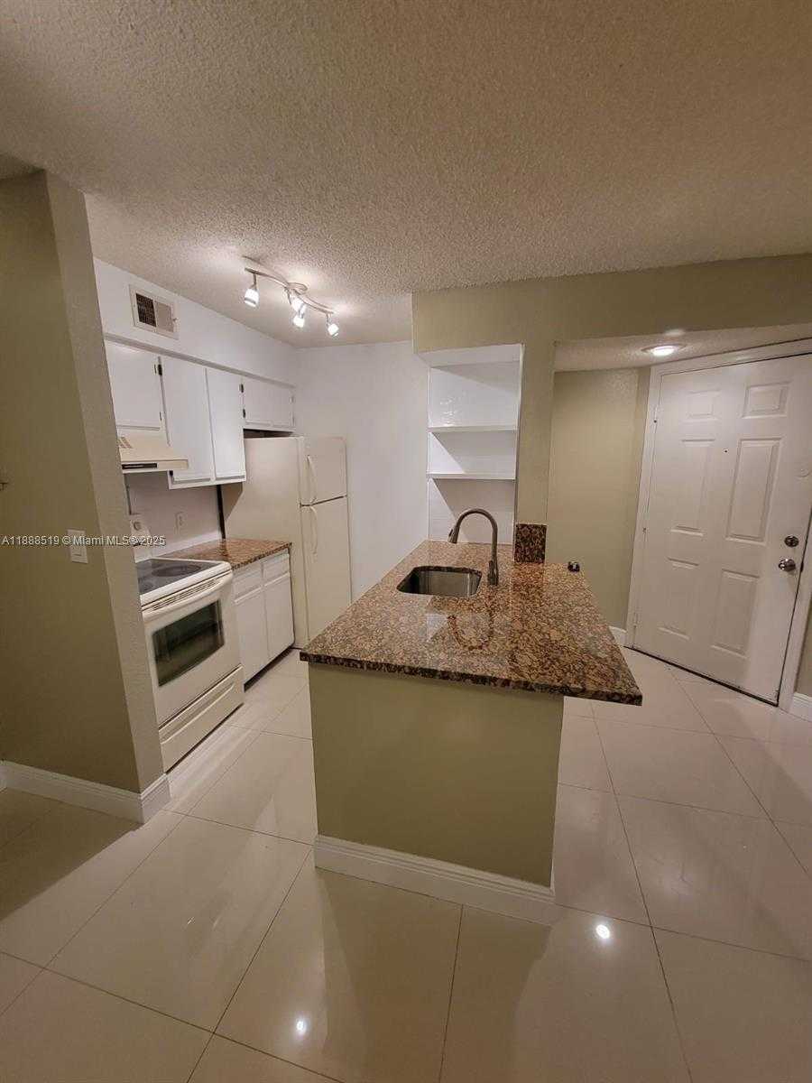 Small Image of 2826 SOUTH UNIVERSITY DR #3101, Davie Number 3
