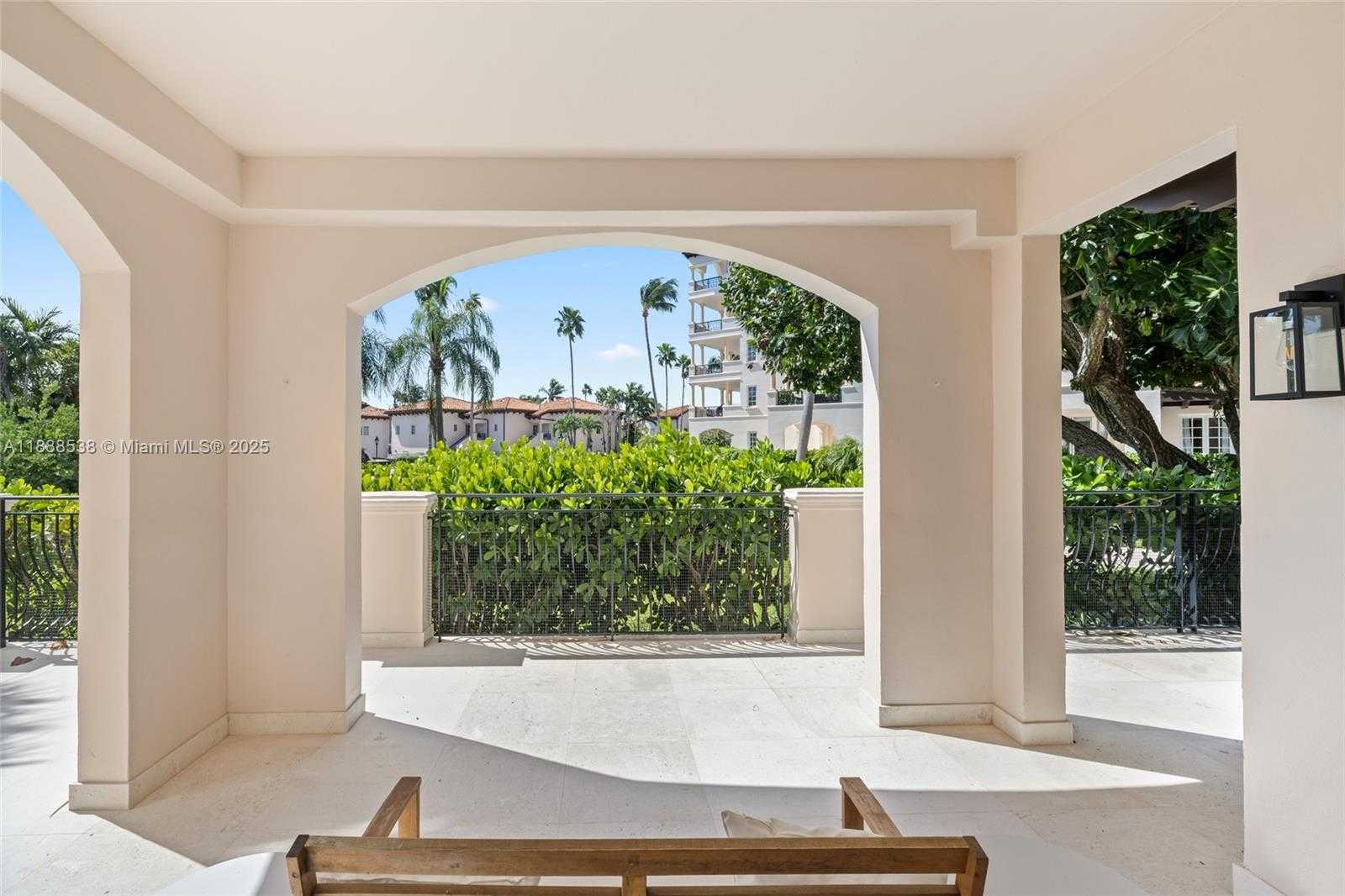 Small Image of 19216 FISHER ISLAND DR #19216, Miami Beach Number 41