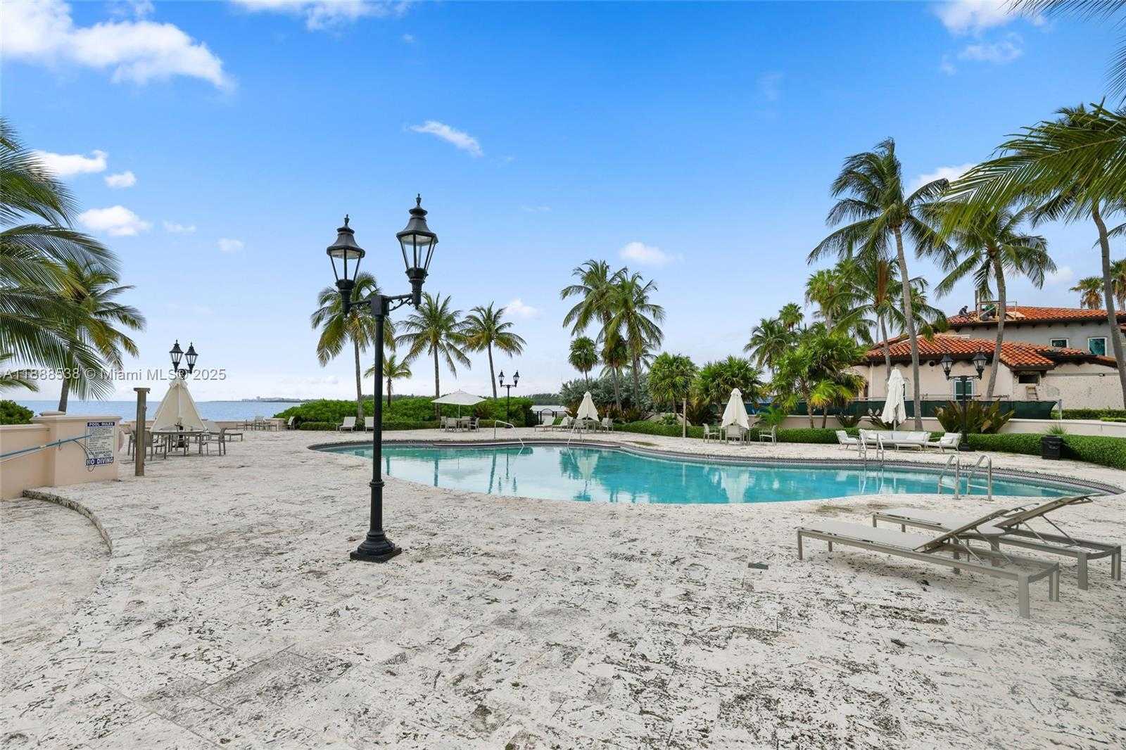 Small Image of 19216 FISHER ISLAND DR #19216, Miami Beach Number 52