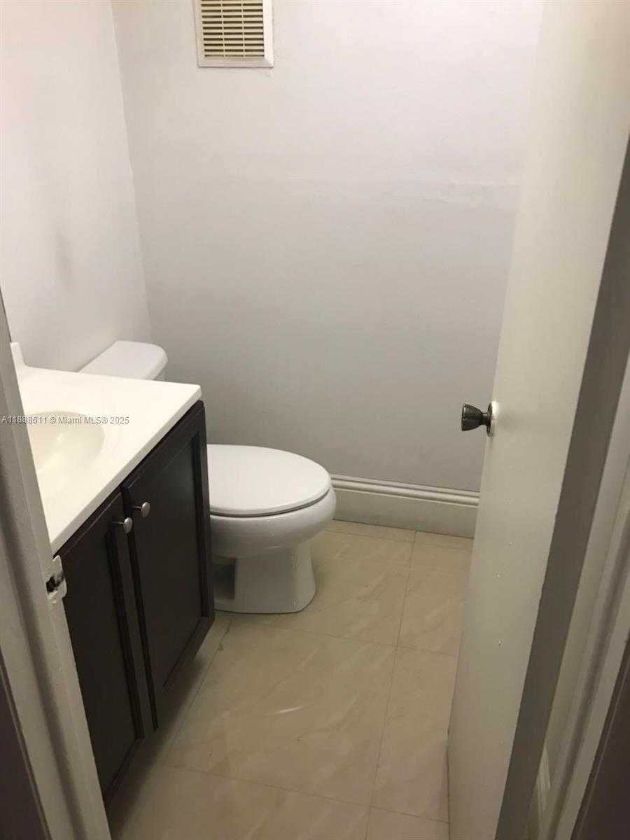 Small Image of 9375 FONTAINEBLEAU BLVD #L219, Miami Number 12