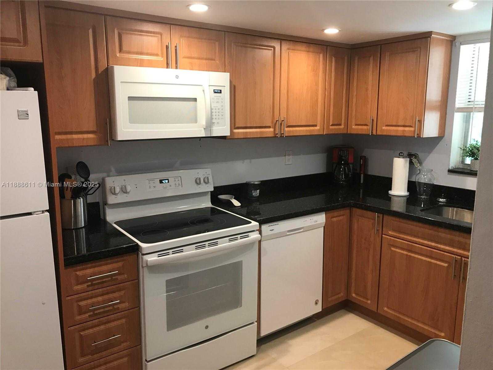 Small Image of 9375 FONTAINEBLEAU BLVD #L219, Miami Number 3
