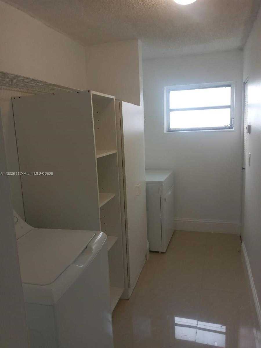Small Image of 9375 FONTAINEBLEAU BLVD #L219, Miami Number 4