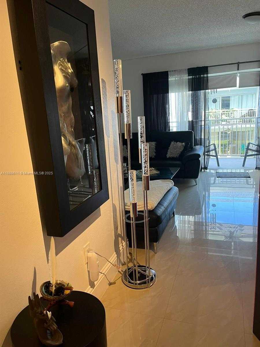 Small Image of 9375 FONTAINEBLEAU BLVD #L219, Miami Number 5
