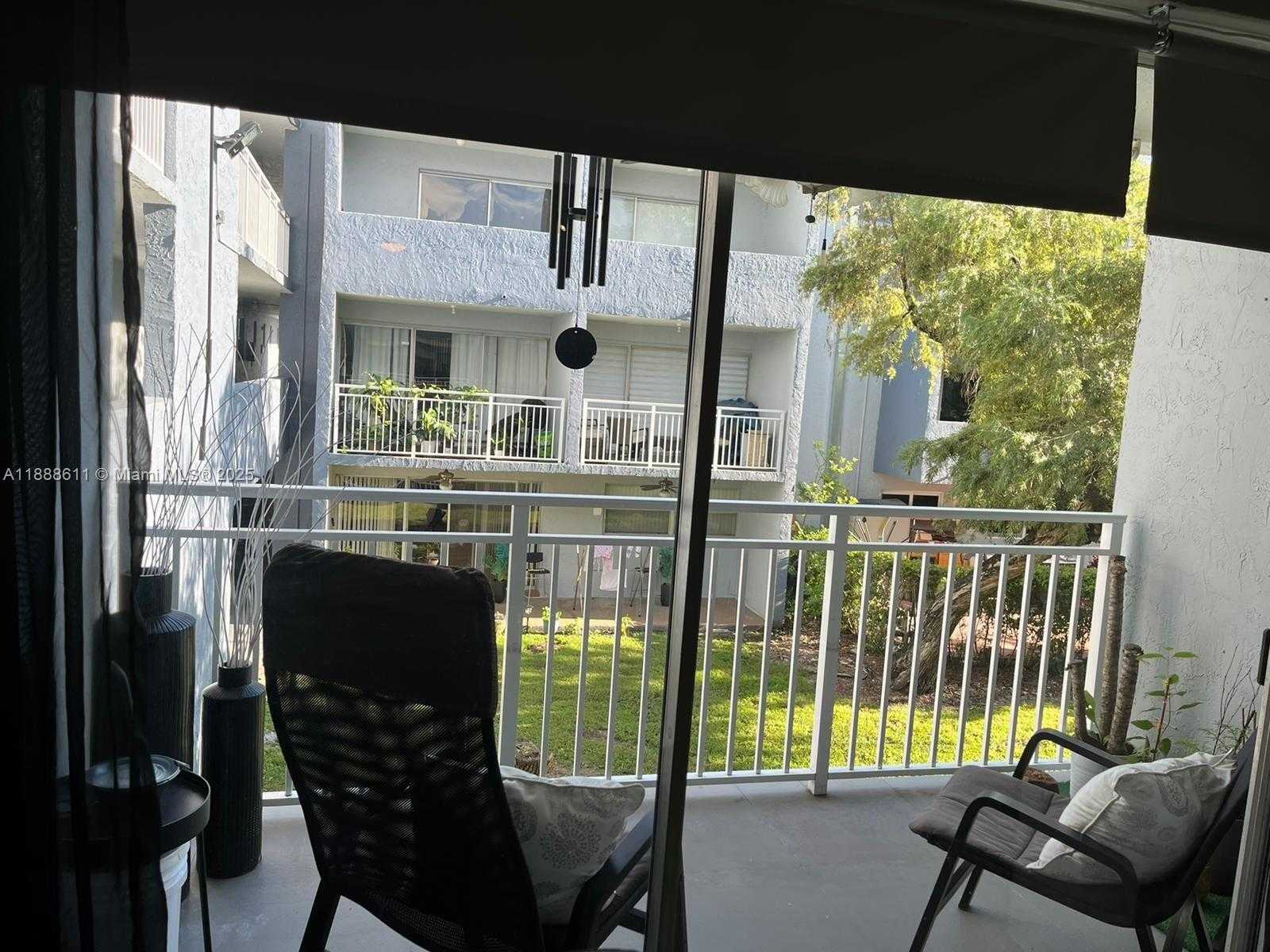 Small Image of 9375 FONTAINEBLEAU BLVD #L219, Miami Number 7