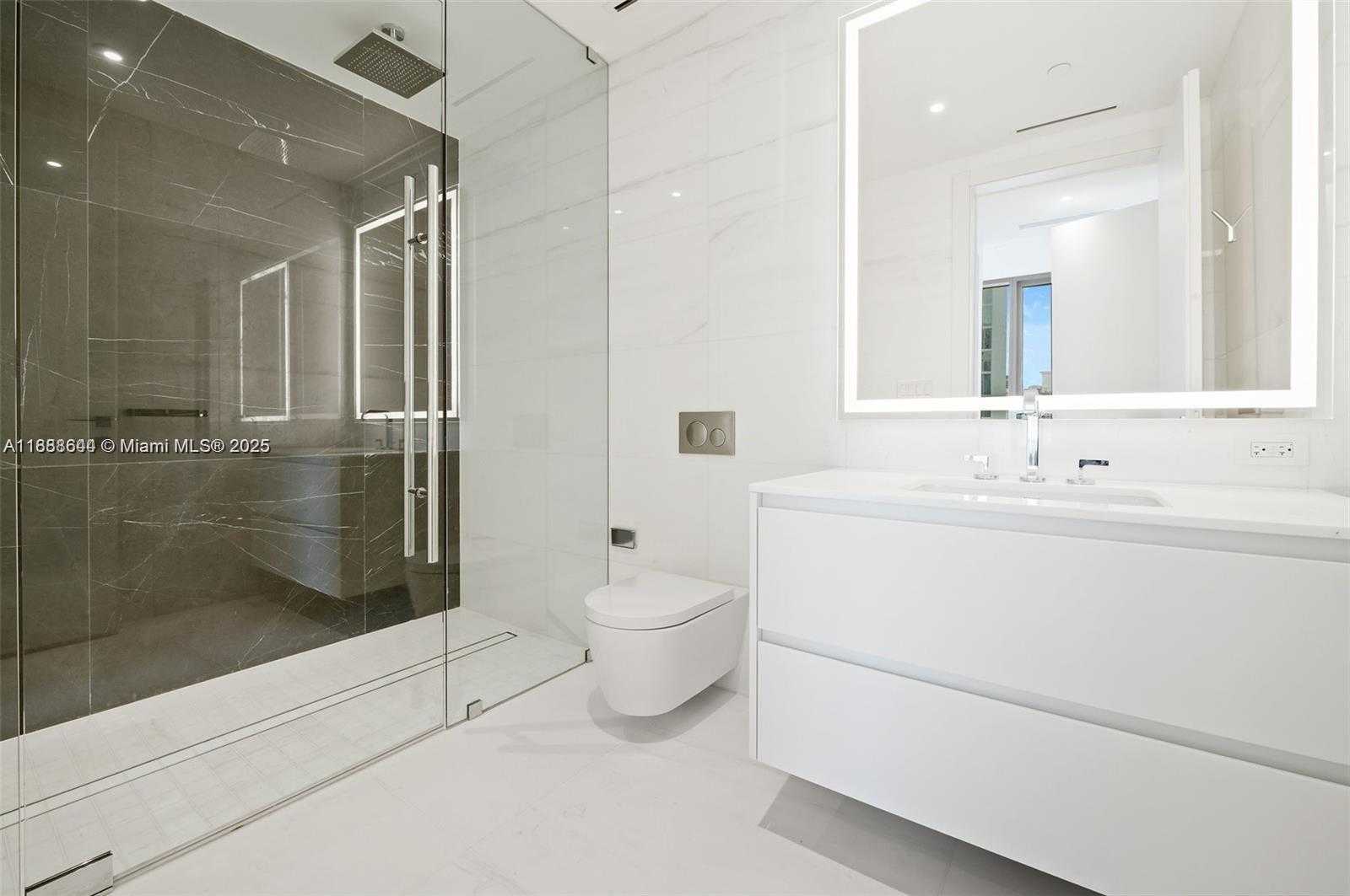 Small Image of 300 BISCAYNE BLVD WAY #2908, Miami Number 10
