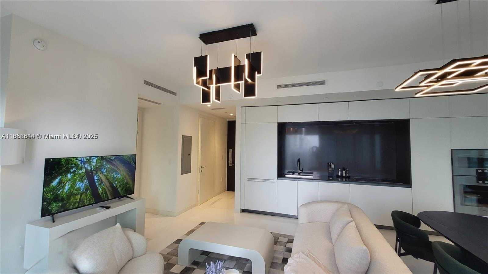 Small Image of 300 BISCAYNE BLVD WAY #2908, Miami Number 4
