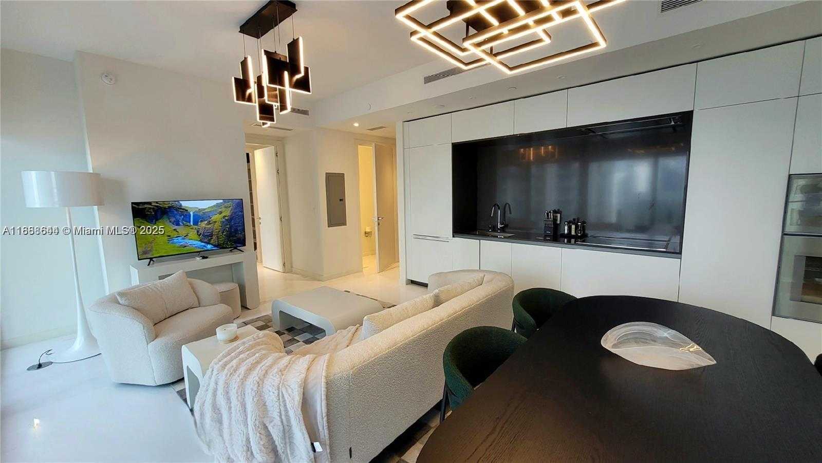 Small Image of 300 BISCAYNE BLVD WAY #2908, Miami Number 6