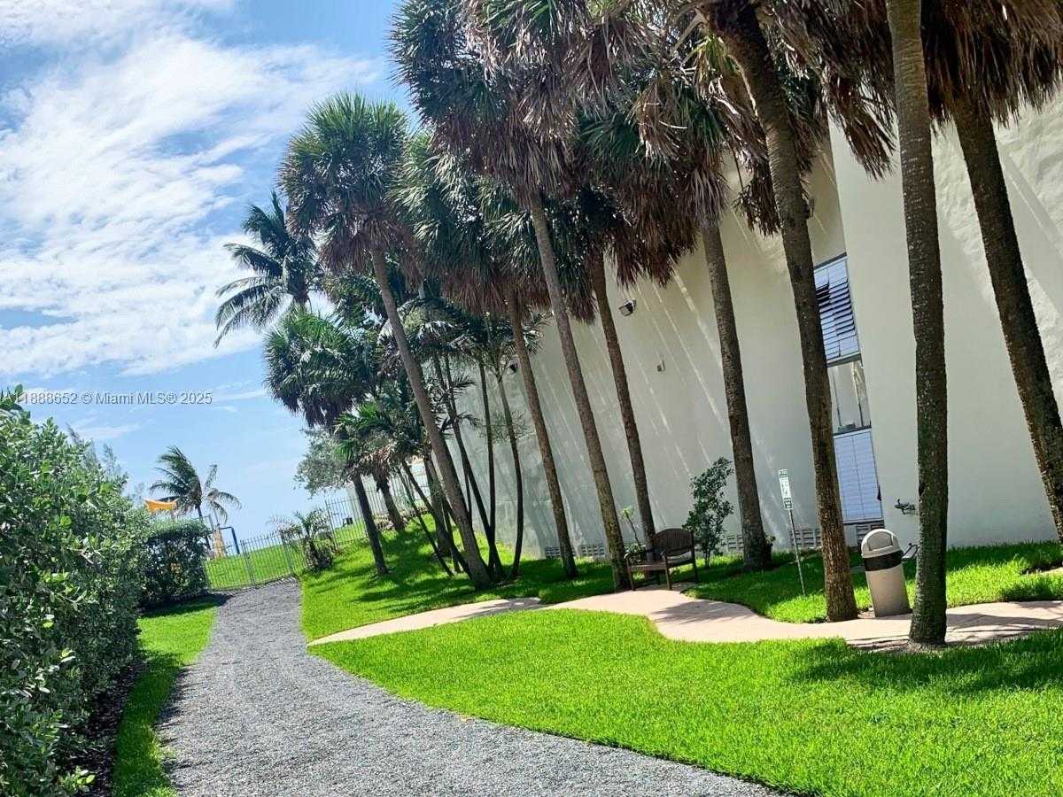 Small Image of Sunny Isles Beach Number 37