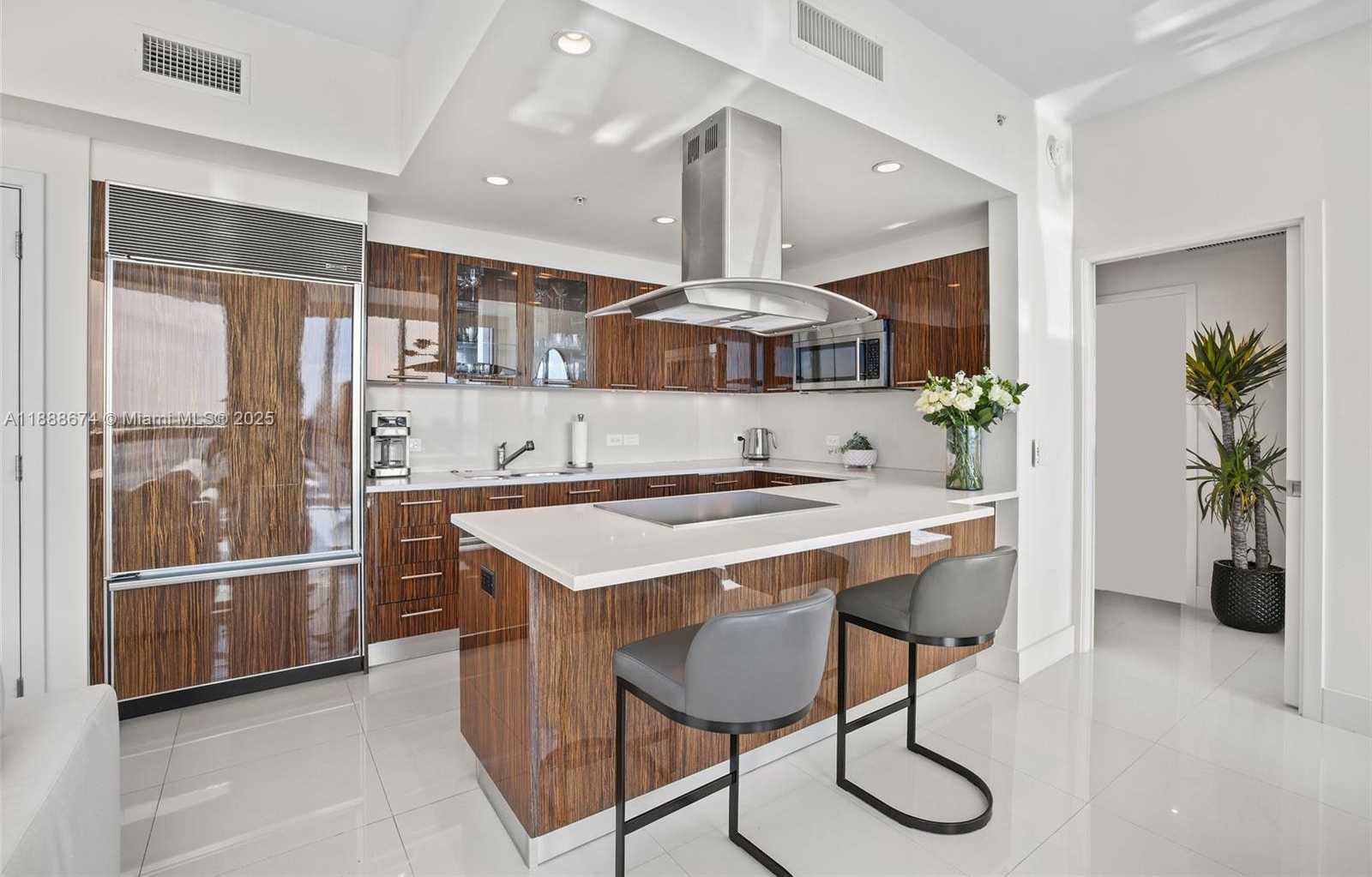 Small Image of 6899 COLLINS AVE #1610, Miami Beach Number 14