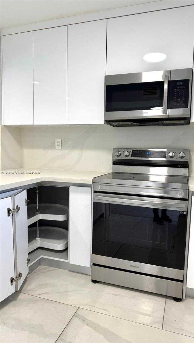 Small Image of 2680 76TH ST #104, Hialeah Number 3