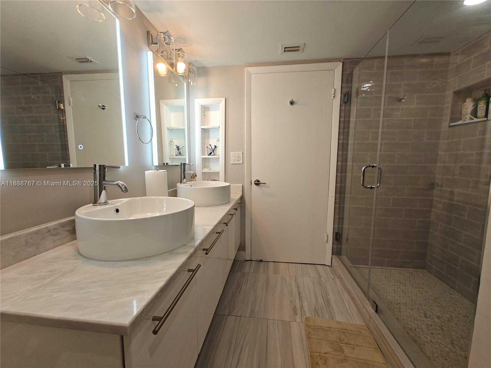 Small Image of 601 IVES DAIRY RD #101-8, Miami Number 11