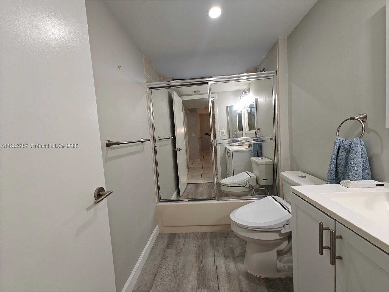 Small Image of 601 IVES DAIRY RD #101-8, Miami Number 14