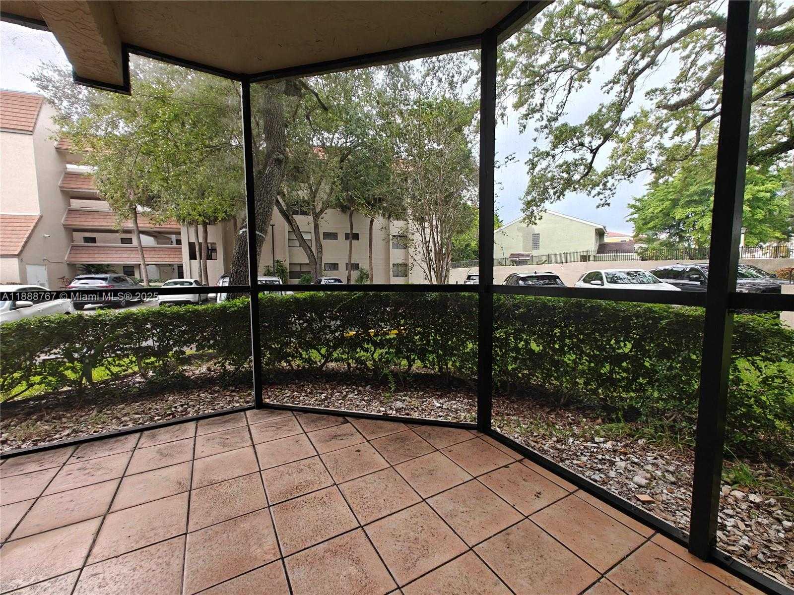 Small Image of 601 IVES DAIRY RD #101-8, Miami Number 19