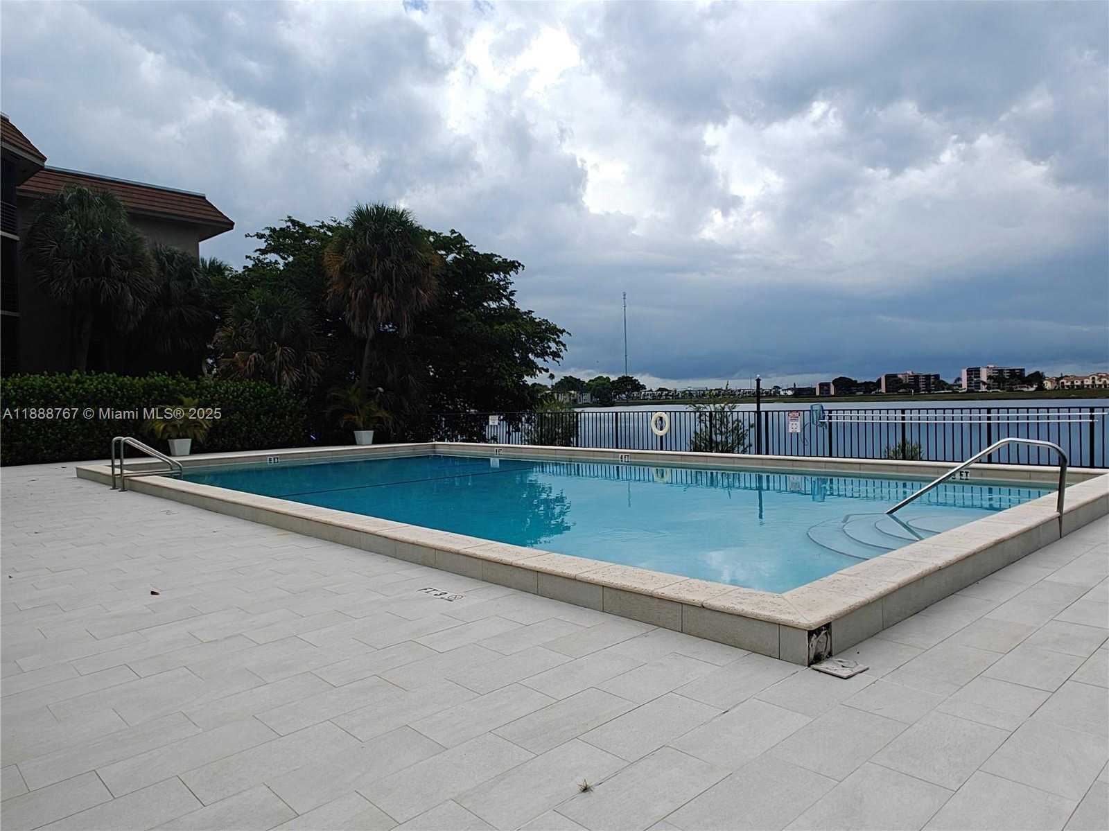 Small Image of 601 IVES DAIRY RD #101-8, Miami Number 20