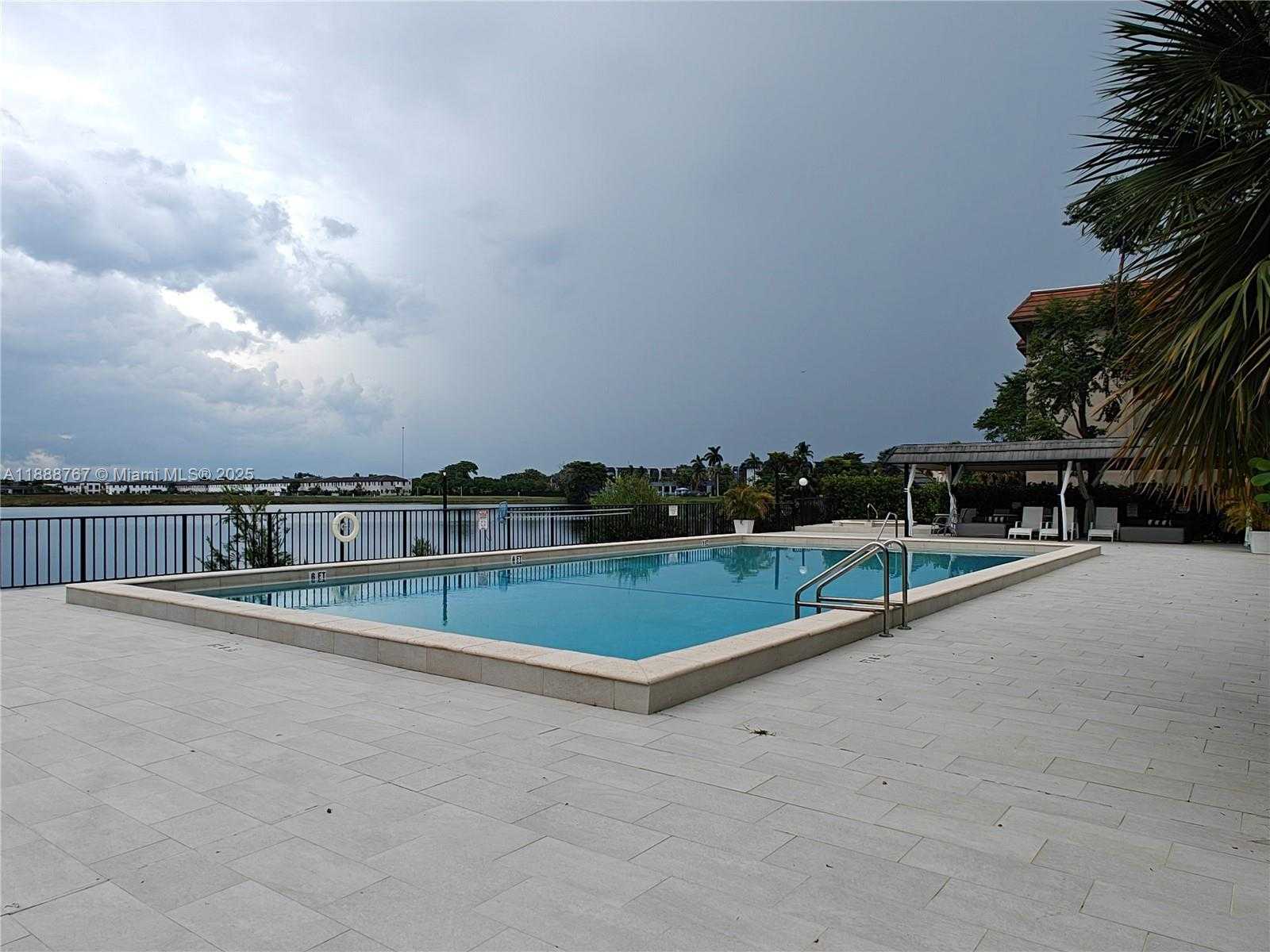 Small Image of 601 IVES DAIRY RD #101-8, Miami Number 21
