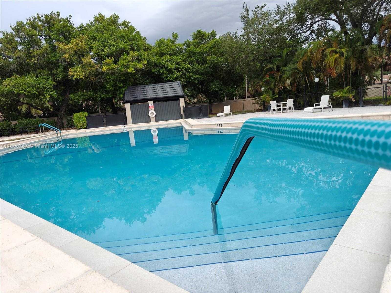 Small Image of 601 IVES DAIRY RD #101-8, Miami Number 22