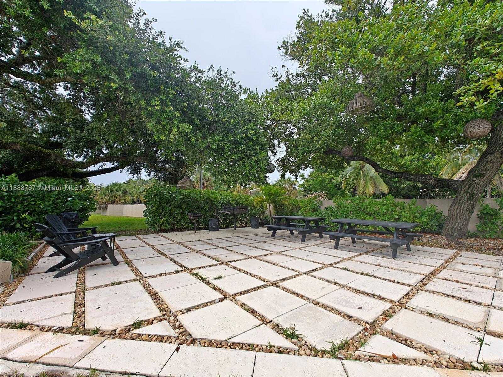Small Image of 601 IVES DAIRY RD #101-8, Miami Number 23