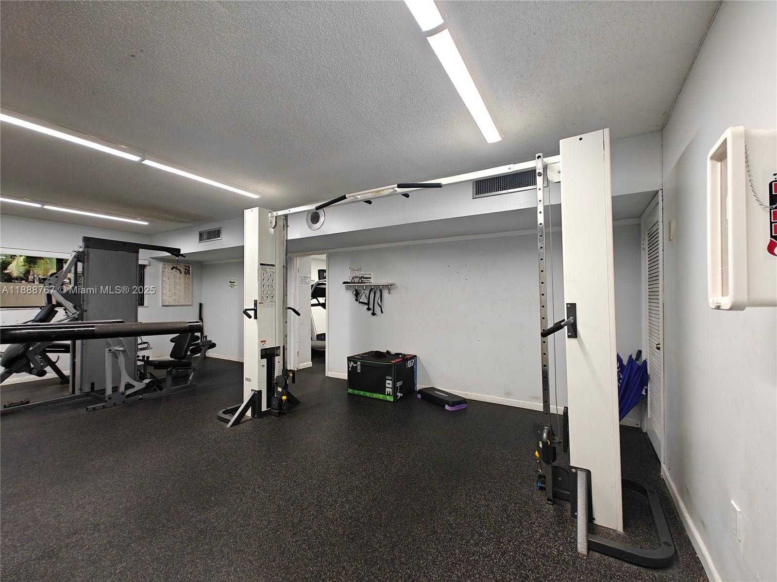 Small Image of 601 IVES DAIRY RD #101-8, Miami Number 24