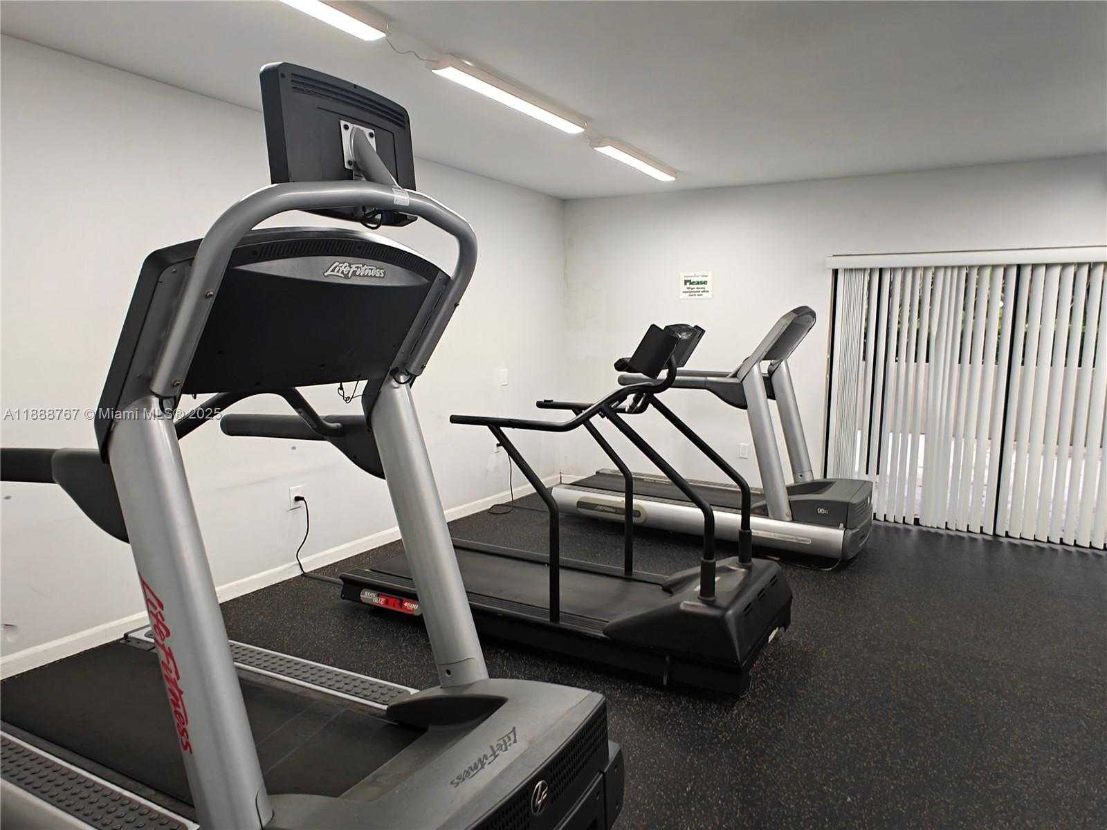 Small Image of 601 IVES DAIRY RD #101-8, Miami Number 26