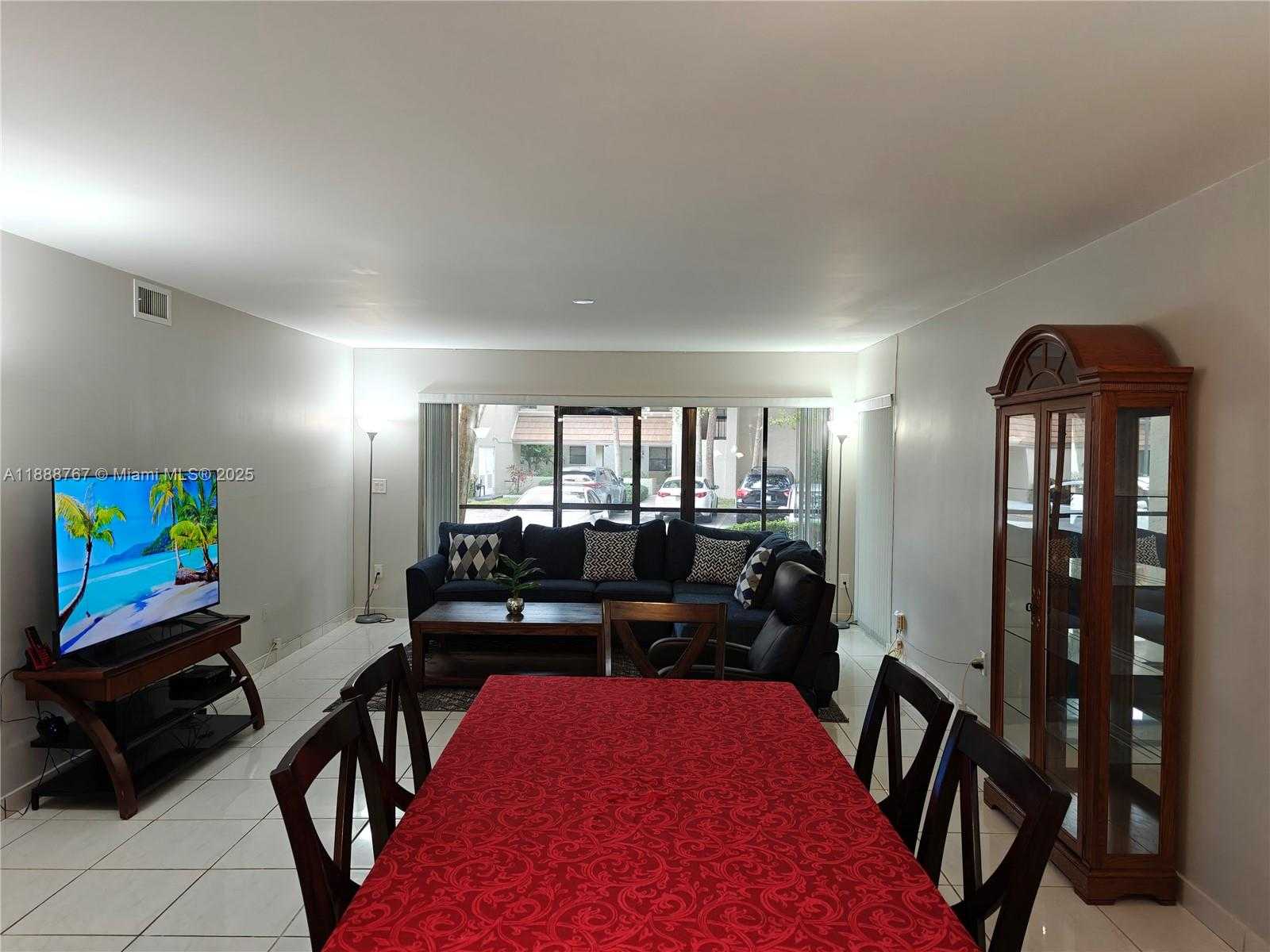 Small Image of 601 IVES DAIRY RD #101-8, Miami Number 4