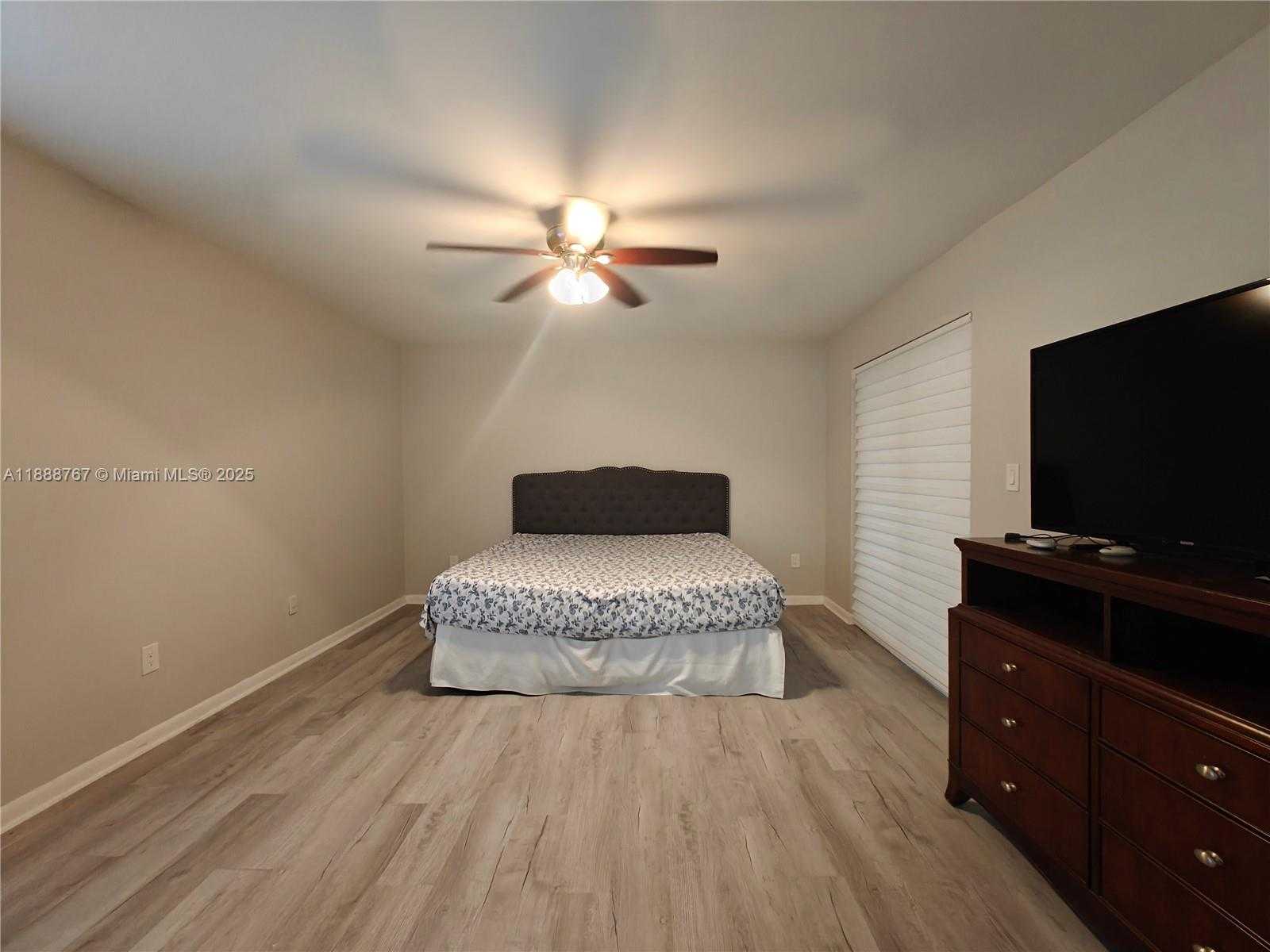 Small Image of 601 IVES DAIRY RD #101-8, Miami Number 6