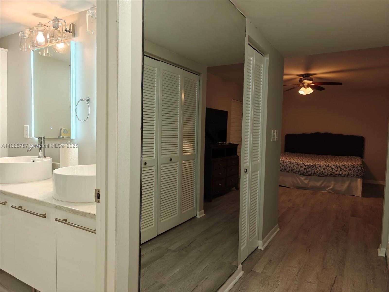 Small Image of 601 IVES DAIRY RD #101-8, Miami Number 7