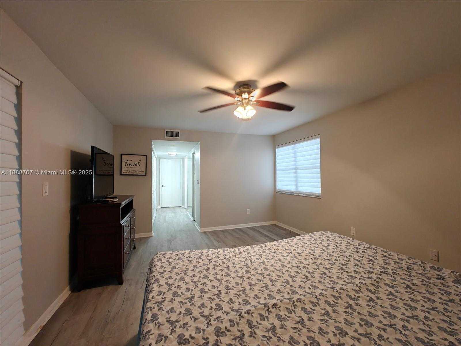 Small Image of 601 IVES DAIRY RD #101-8, Miami Number 8