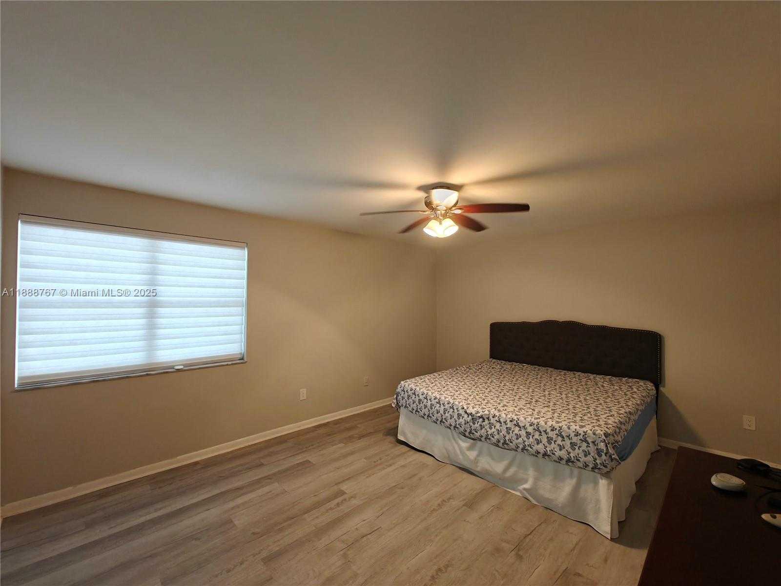 Small Image of 601 IVES DAIRY RD #101-8, Miami Number 9