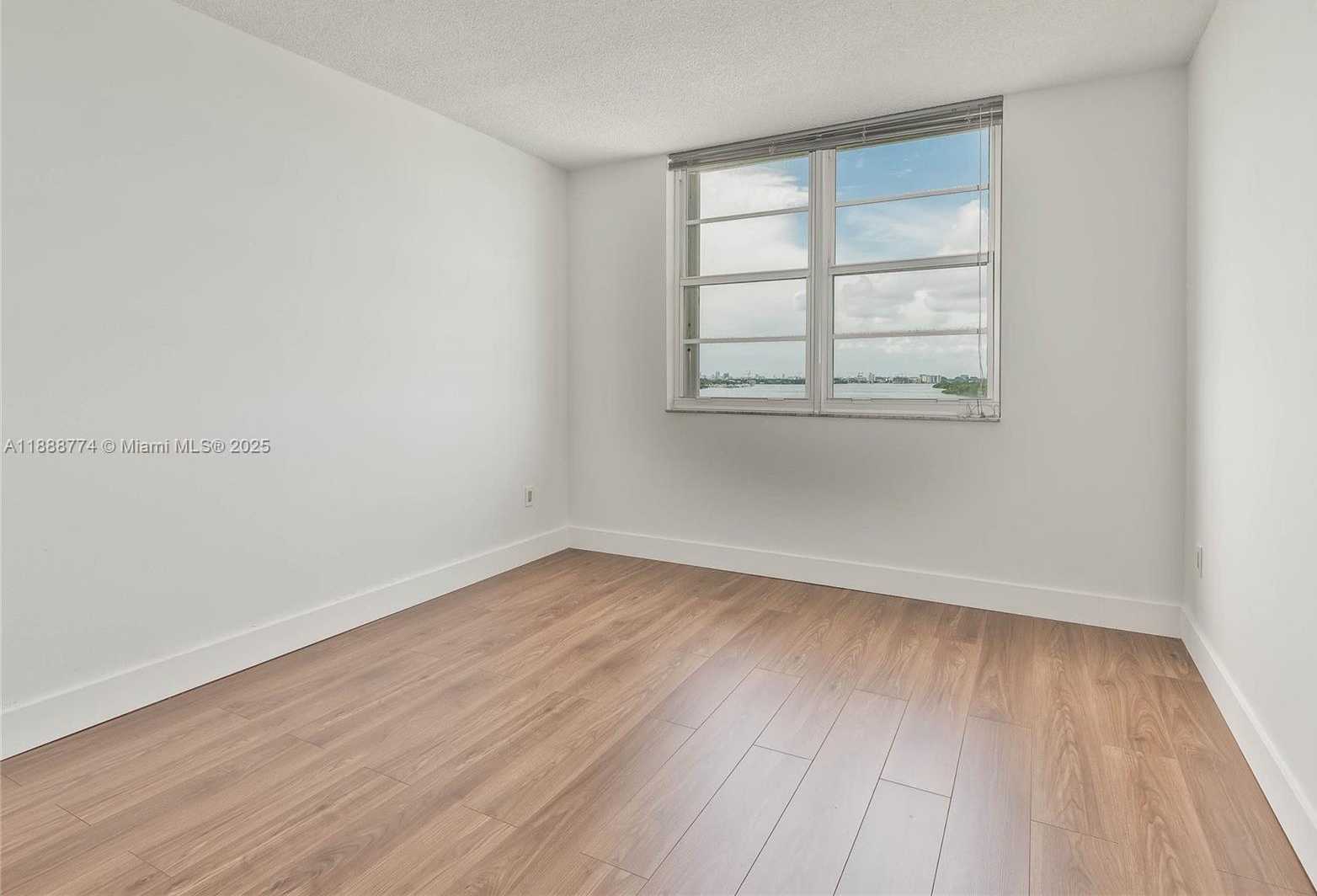 Small Image of 300 BAYVIEW DR #716, Sunny Isles Beach Number 12