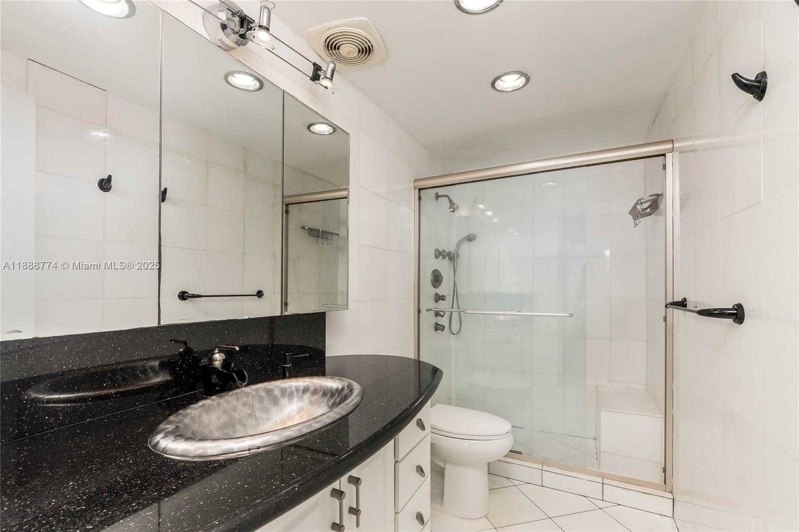 Small Image of 300 BAYVIEW DR #716, Sunny Isles Beach Number 16