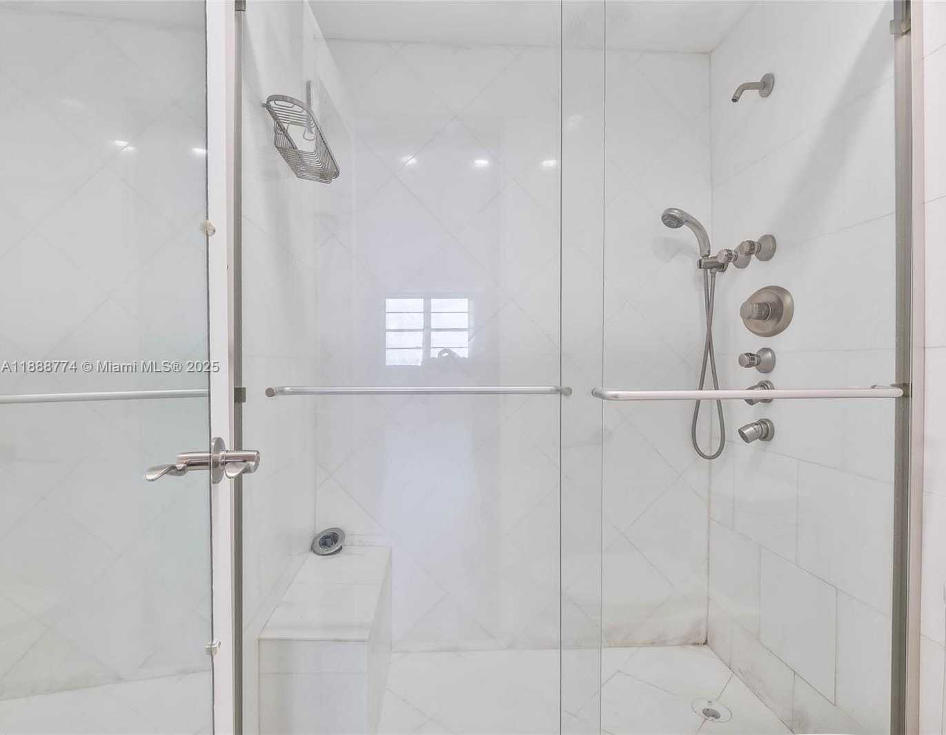 Small Image of 300 BAYVIEW DR #716, Sunny Isles Beach Number 17
