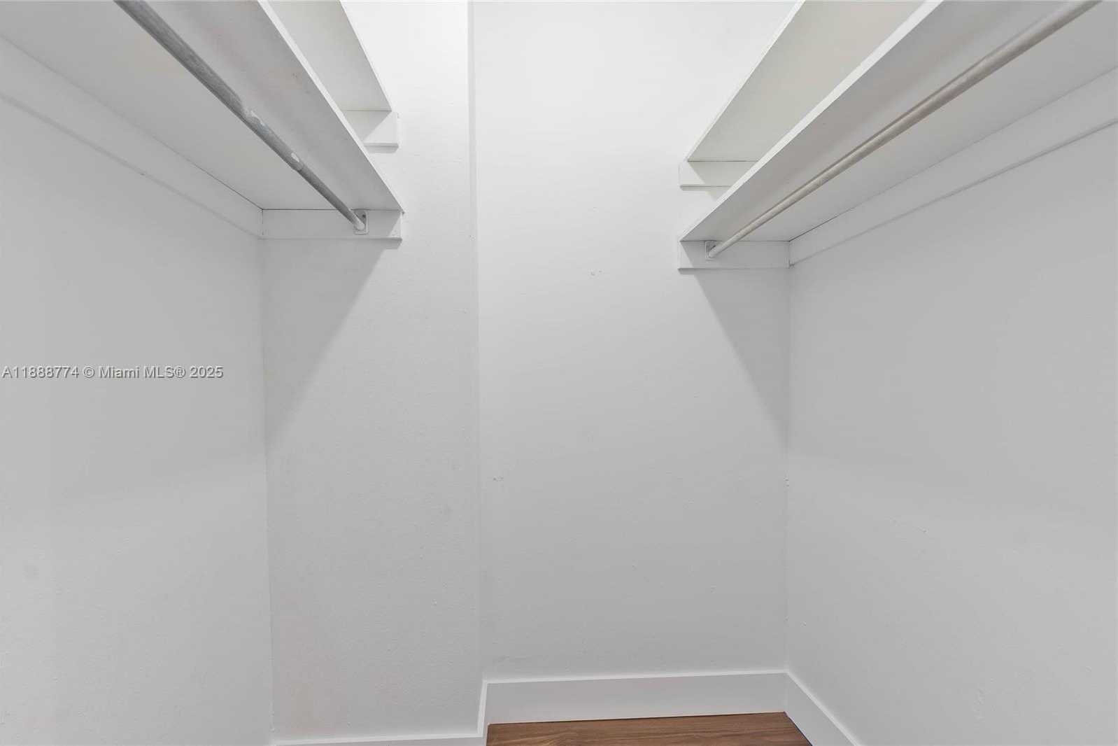 Small Image of 300 BAYVIEW DR #716, Sunny Isles Beach Number 19