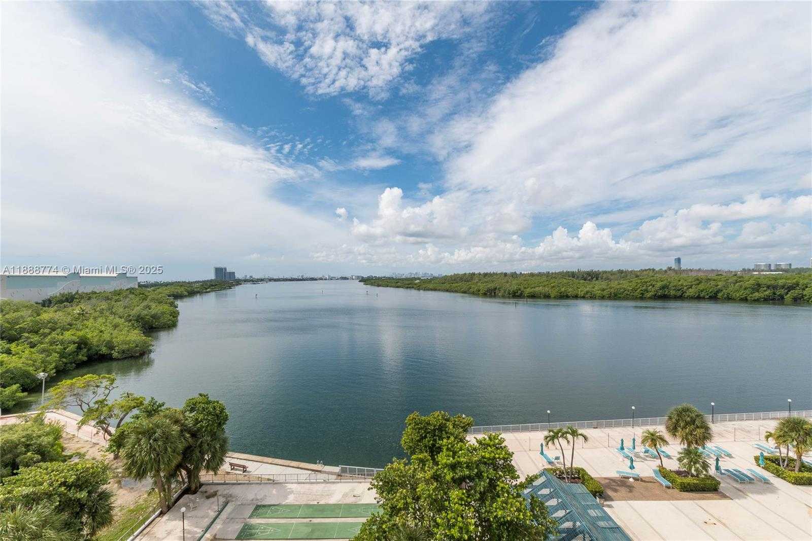 Small Image of 300 BAYVIEW DR #716, Sunny Isles Beach Number 2