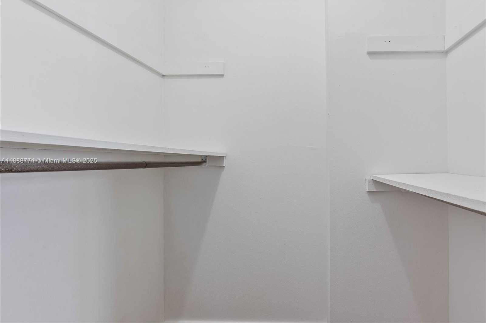 Small Image of 300 BAYVIEW DR #716, Sunny Isles Beach Number 21