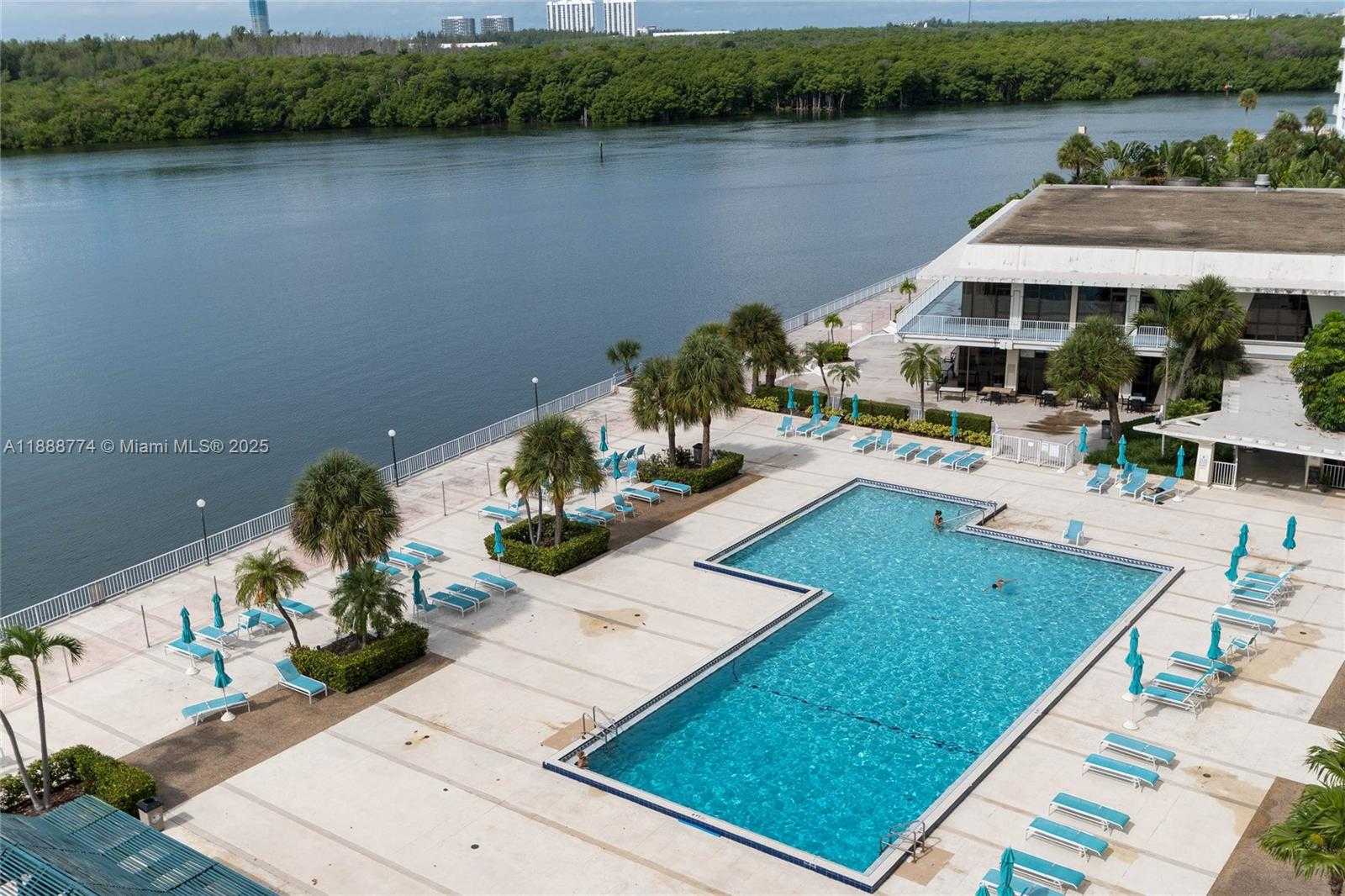 Small Image of 300 BAYVIEW DR #716, Sunny Isles Beach Number 23
