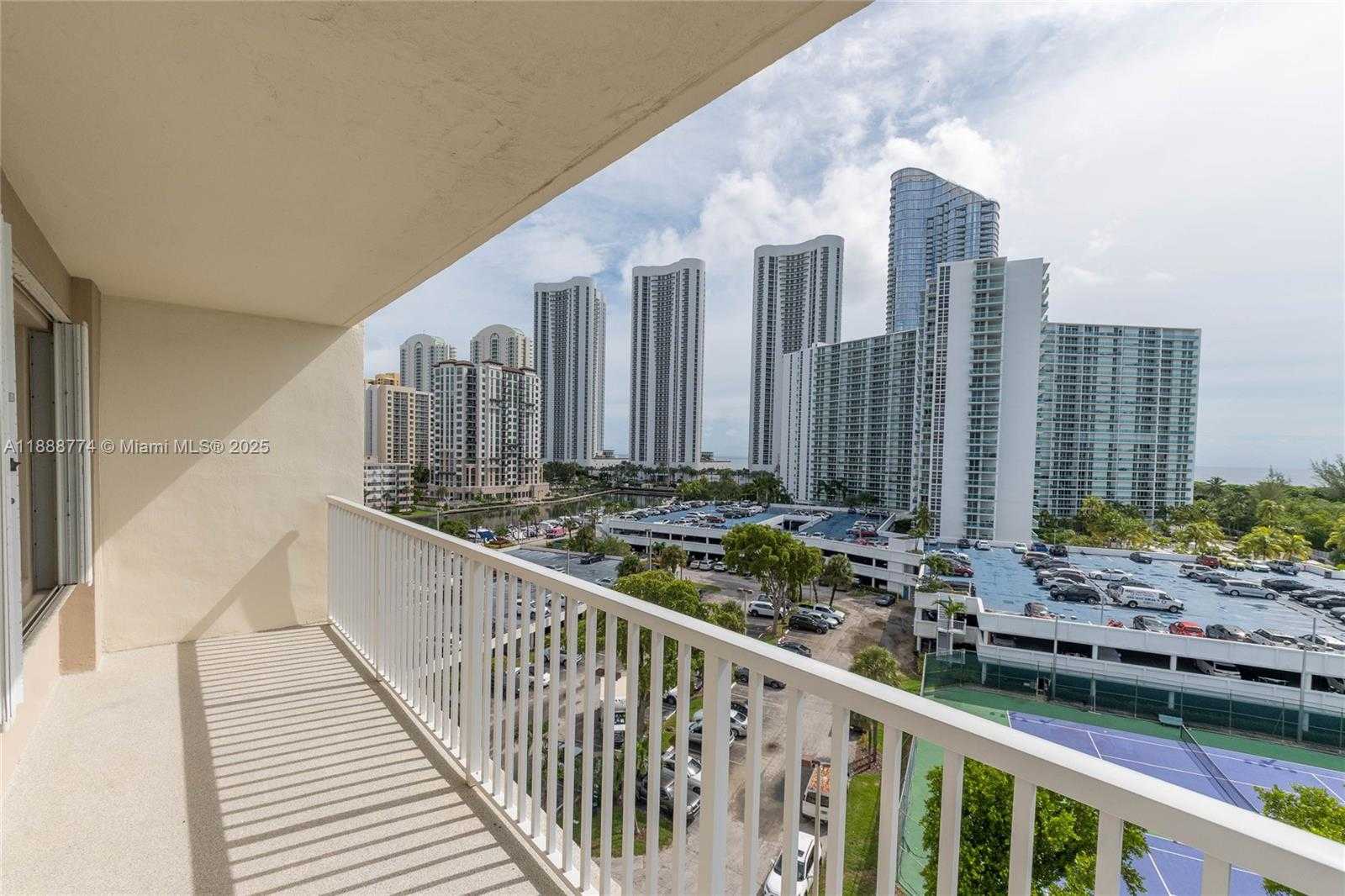 Small Image of 300 BAYVIEW DR #716, Sunny Isles Beach Number 24
