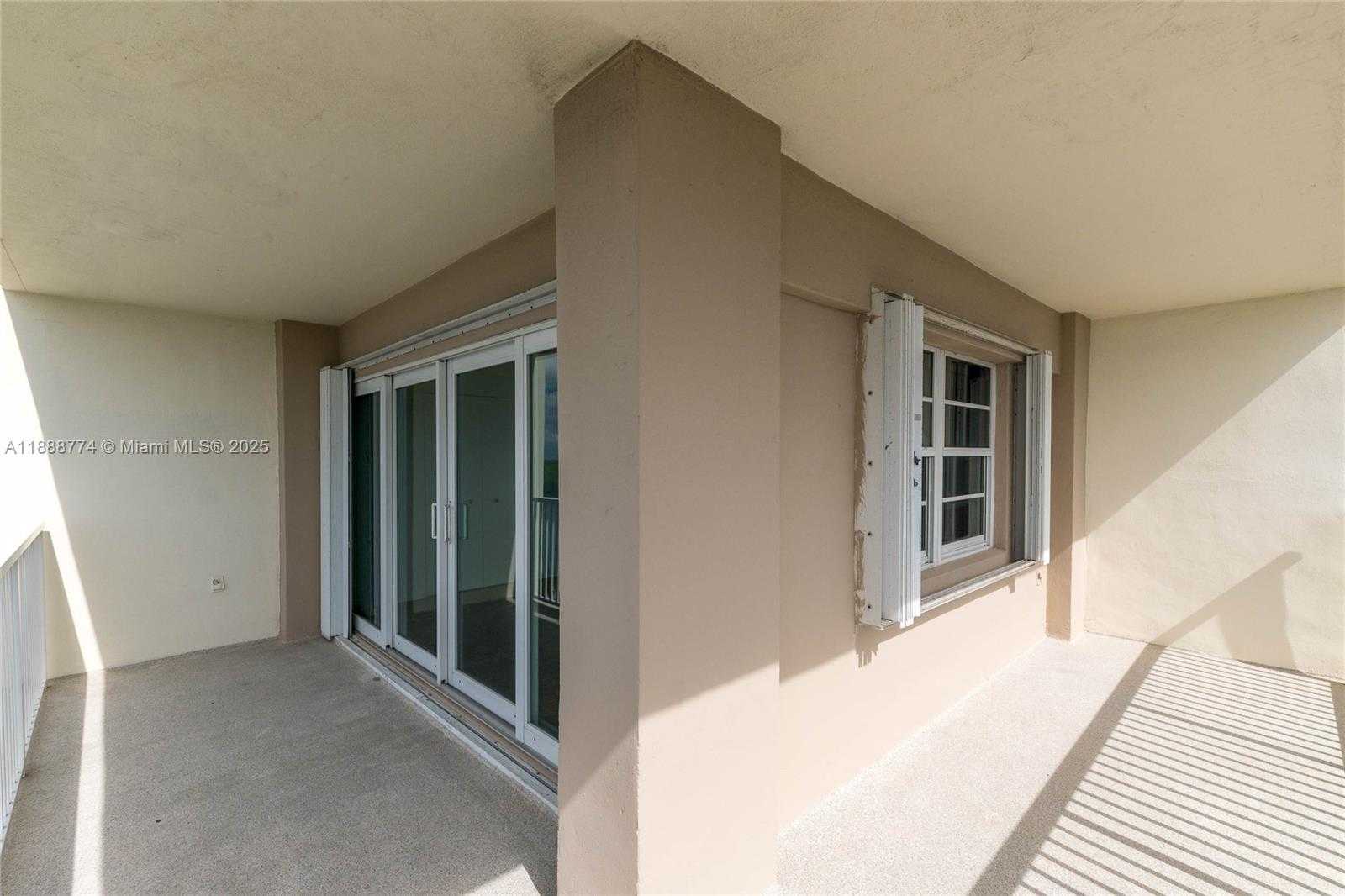 Small Image of 300 BAYVIEW DR #716, Sunny Isles Beach Number 26