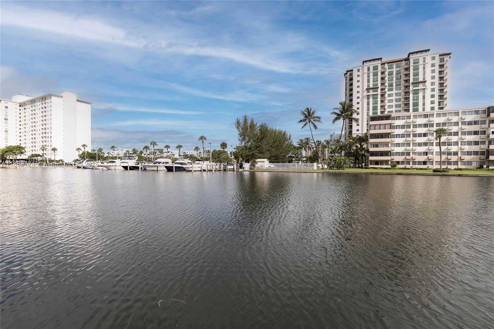 Small Image of 300 BAYVIEW DR #716, Sunny Isles Beach Number 27