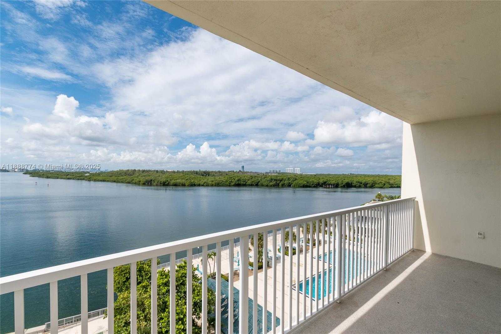 Small Image of 300 BAYVIEW DR #716, Sunny Isles Beach Number 29