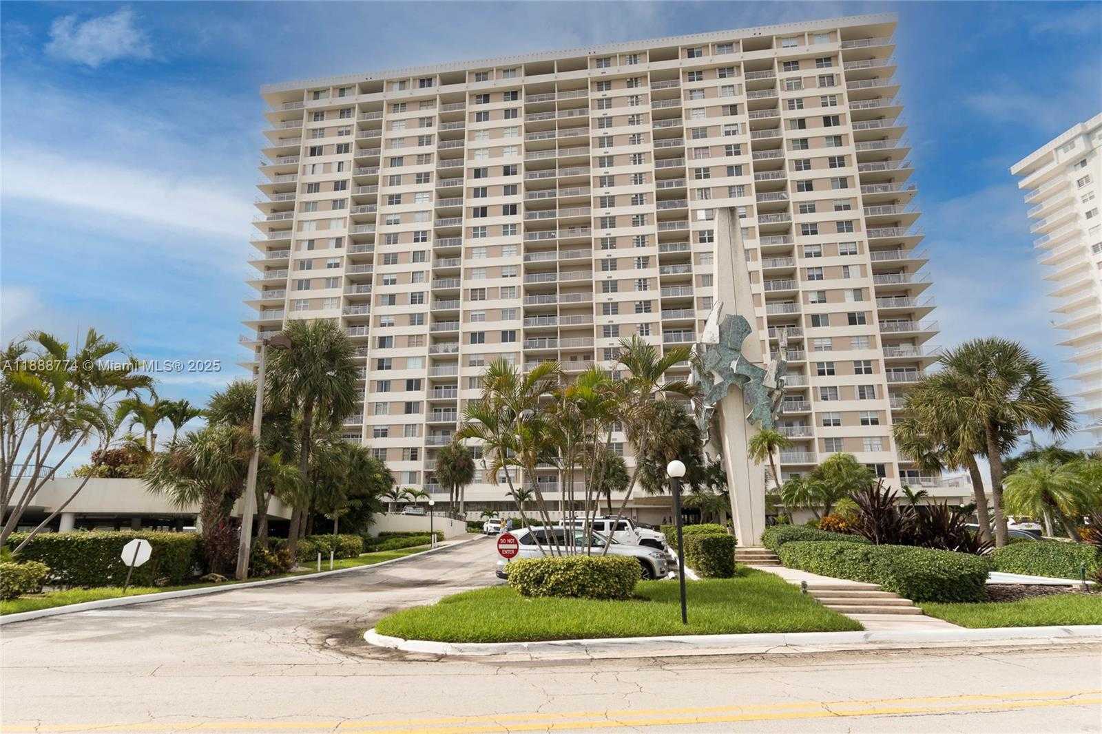 Small Image of 300 BAYVIEW DR #716, Sunny Isles Beach Number 33